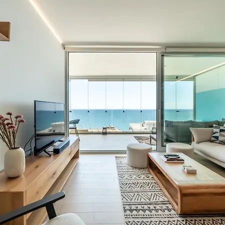 Amazing Sea Views - The Wave Ii, Pool And Sea View Apartment *